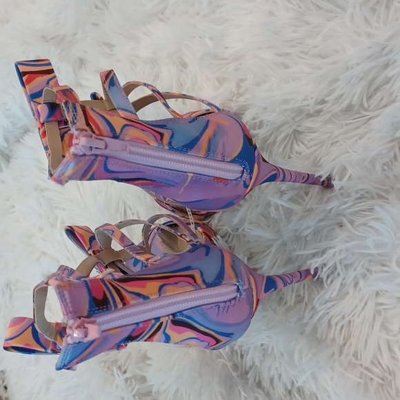 Steve Madden Retro Print Sinclair Satin Rhinestone Strappy Dress Sandals - Picture 12 of 16